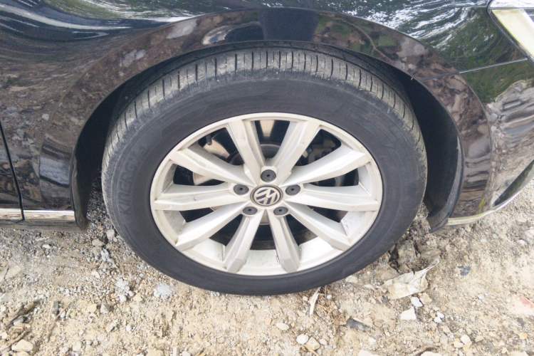 Used Volkswagen Magotan 2017 330TSI DSG Leading Model Right Front Wheel Hub