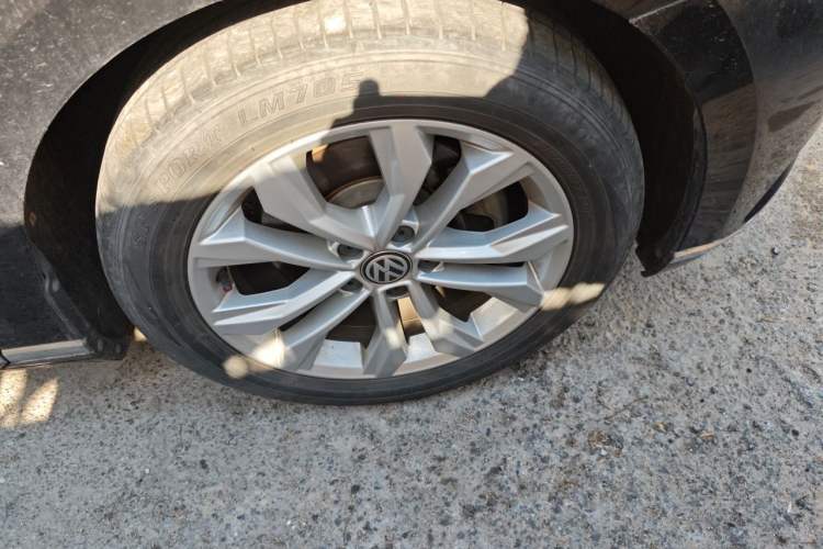 Used Volkswagen Magotan 2017 330TSI DSG Luxury Model Right Front Wheel Hub