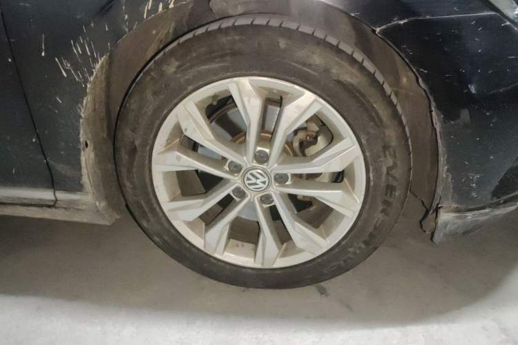 Used Volkswagen Magotan 2017 330TSI DSG Luxury Model Right Front Wheel Hub