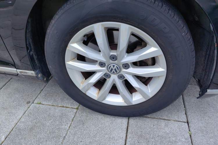 Used Volkswagen Magotan 2017 280TSI DSG Comfort Model Right Front Wheel Hub