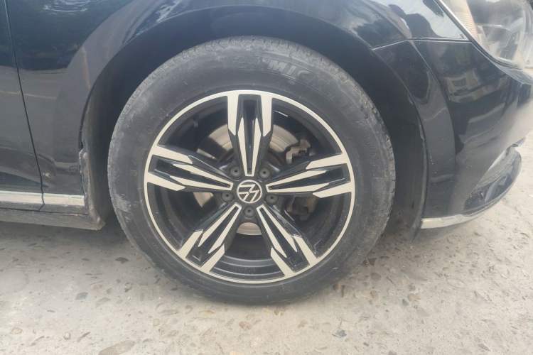 Used Volkswagen Magotan 2017 330TSI DSG Leading Model Right Front Wheel Hub