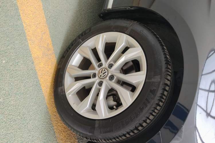 Used Volkswagen Magotan 2017 330TSI DSG Luxury Model Right Front Wheel Hub