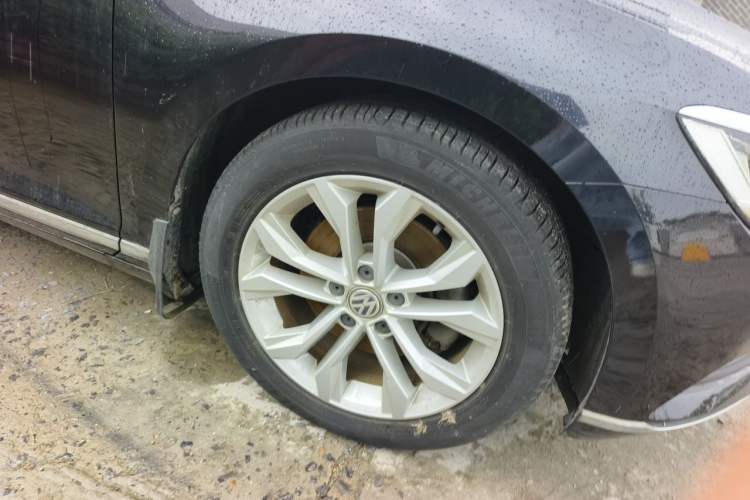 Used Volkswagen Magotan 2017 330TSI DSG Luxury Model Right Front Wheel Hub