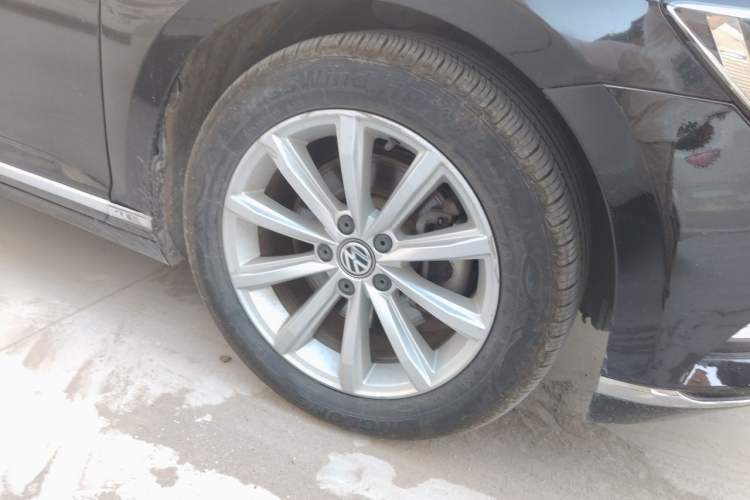 Used Volkswagen Magotan 2017 330TSI DSG Leading Model Right Front Wheel Hub