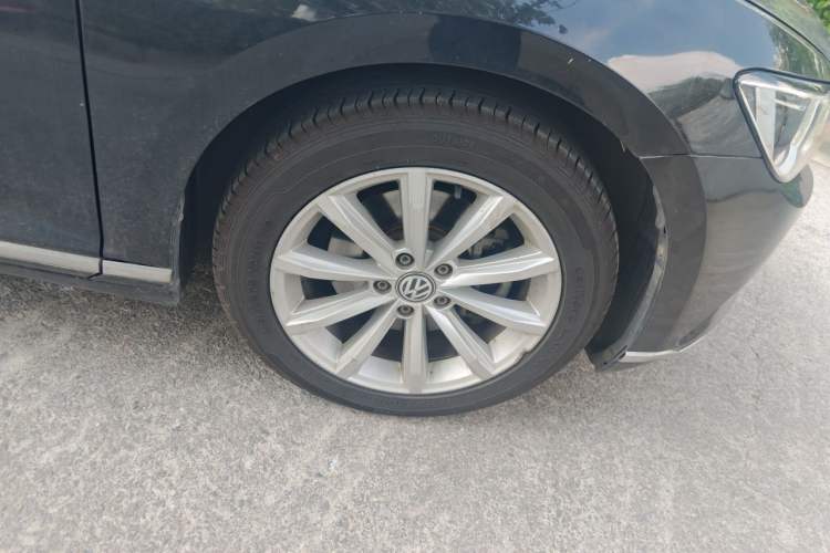 Used Volkswagen Magotan 2017 330TSI DSG Leading Model Right Front Wheel Hub