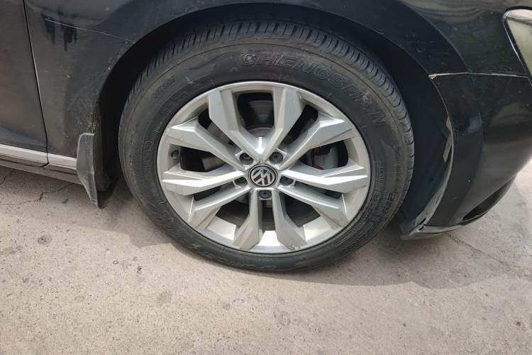 Used Volkswagen Magotan 2017 330TSI DSG Luxury Model Right Front Wheel Hub