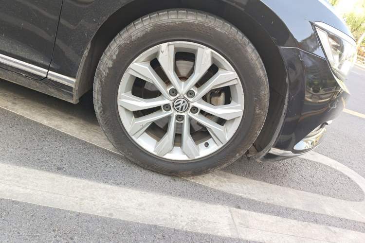 Used Volkswagen Magotan 2017 330TSI DSG Luxury Model Right Front Wheel Hub