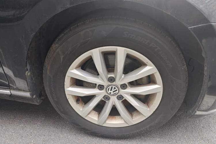 Used Volkswagen Magotan 2017 330TSI DSG Comfort Model Right Front Wheel Hub