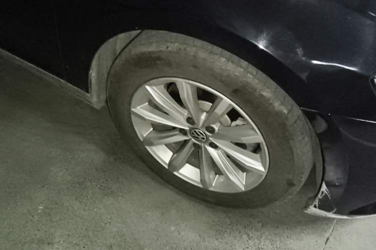 Used Volkswagen Magotan 2017 330TSI DSG Leading Model Right Front Wheel Hub