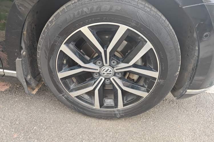 Used Volkswagen Magotan 2017 330TSI DSG Luxury Model Right Front Wheel Hub