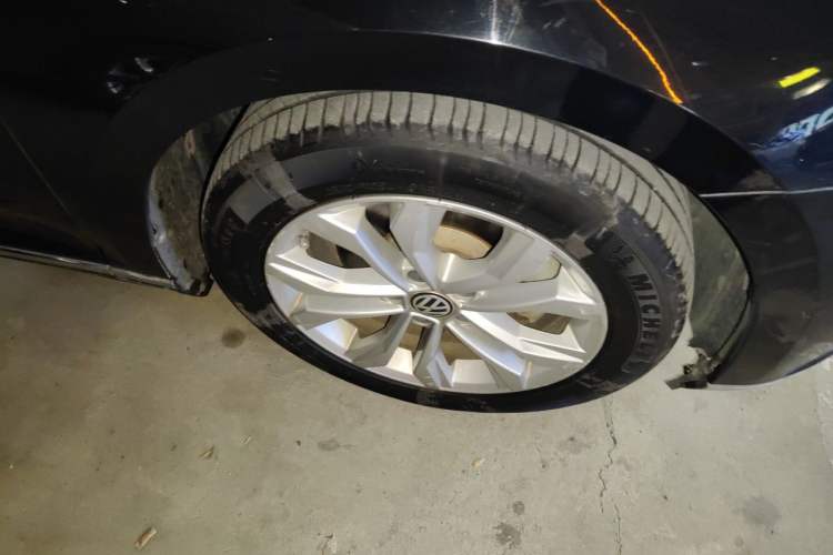 Used Volkswagen Magotan 2017 330TSI DSG Luxury Model Right Front Wheel Hub