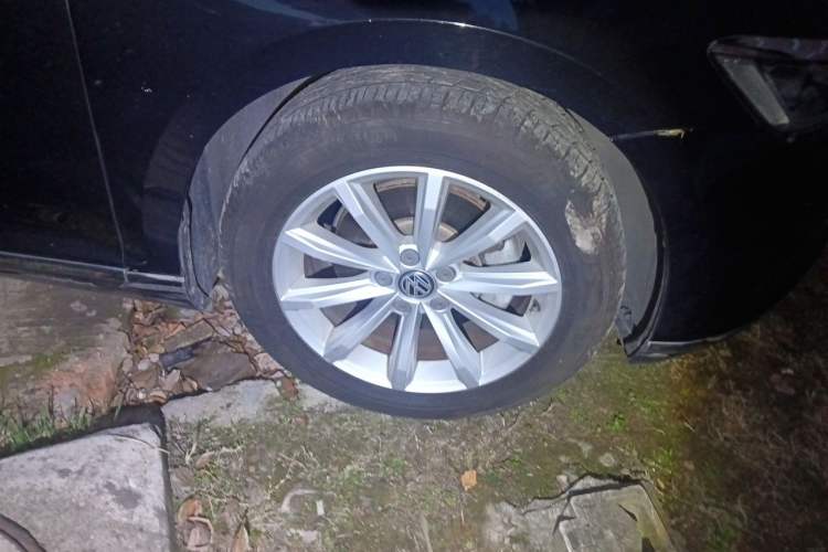 Used Volkswagen Magotan 2017 330TSI DSG Leading Model Right Front Wheel Hub