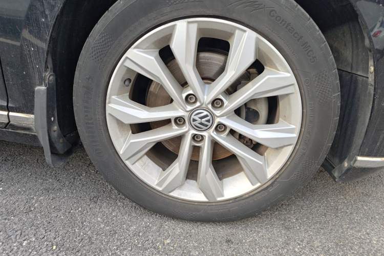 Used Volkswagen Magotan 2017 330TSI DSG Luxury Model Right Front Wheel Hub
