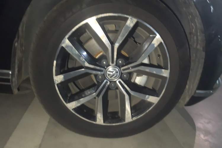 Used Volkswagen Magotan 2017 330TSI DSG Luxury Model Right Front Wheel Hub