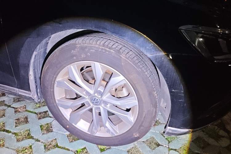 Used Volkswagen Magotan 2017 330TSI DSG Luxury Model Right Front Wheel Hub