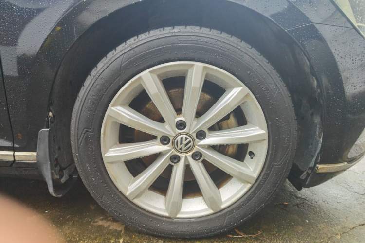 Used Volkswagen Magotan 2017 330TSI DSG Leading Model Right Front Wheel Hub