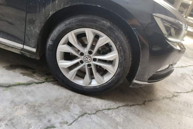 Used Volkswagen Magotan 2017 380TSI DSG Luxury Model Right Front Wheel Hub