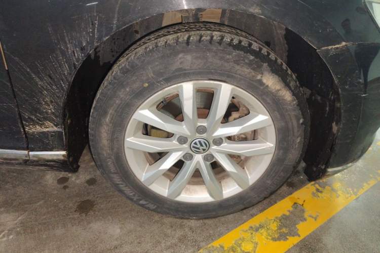 Used Volkswagen Magotan 2017 280TSI DSG Comfort Model Right Front Wheel Hub