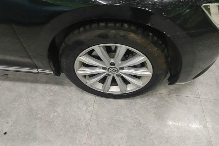 Used Volkswagen Magotan 2017 330TSI DSG Luxury Model Right Front Wheel Hub