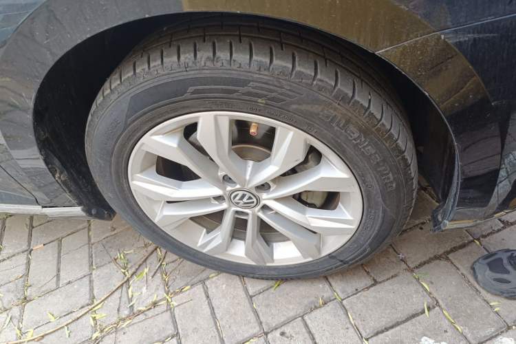 Used Volkswagen Magotan 2017 330TSI DSG Luxury Model Right Front Wheel Hub