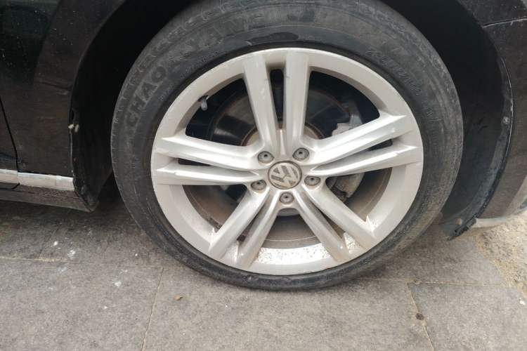 Used Volkswagen Magotan 2017 380TSI DSG Luxury Model Right Front Wheel Hub