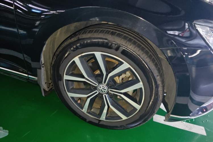 Used Volkswagen Magotan 2017 380TSI DSG Luxury Model Right Front Wheel Hub