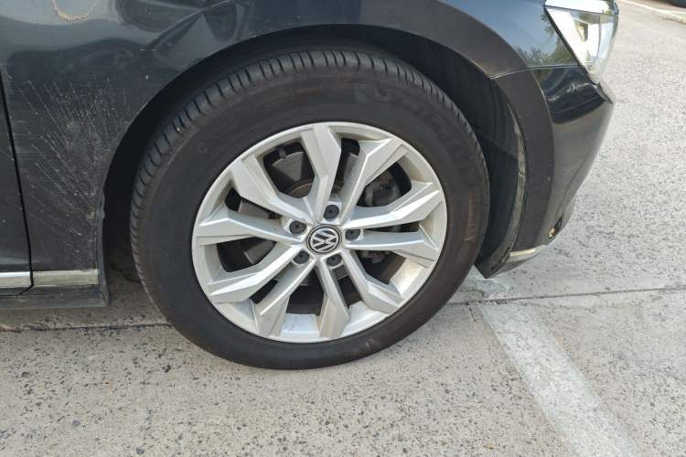 Used Volkswagen Magotan 2017 330TSI DSG Luxury Model Right Front Wheel Hub