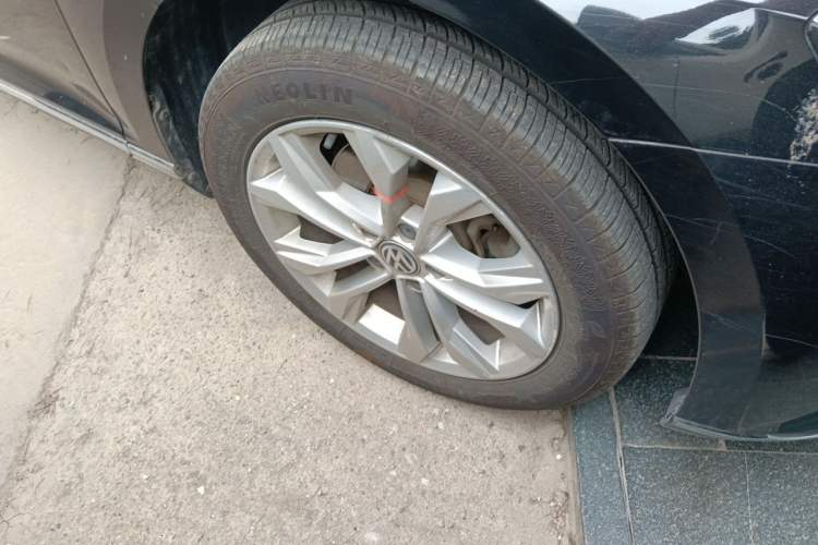 Used Volkswagen Magotan 2017 380TSI DSG Luxury Model Right Front Wheel Hub