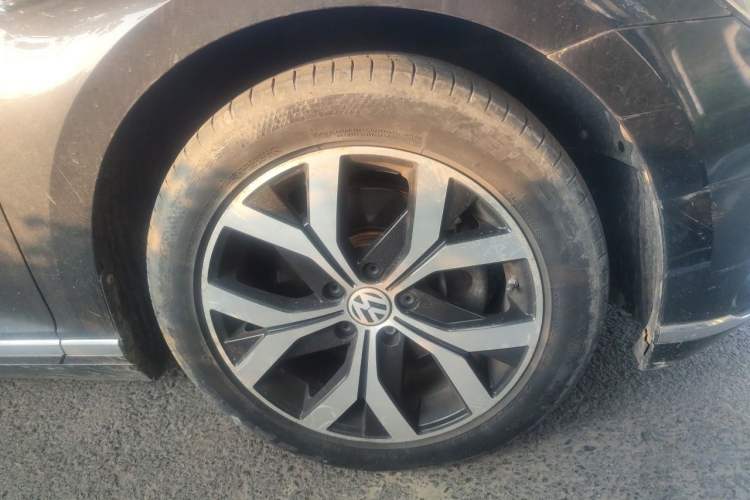 Used Volkswagen Magotan 2017 280TSI DSG Comfort Model Right Front Wheel Hub