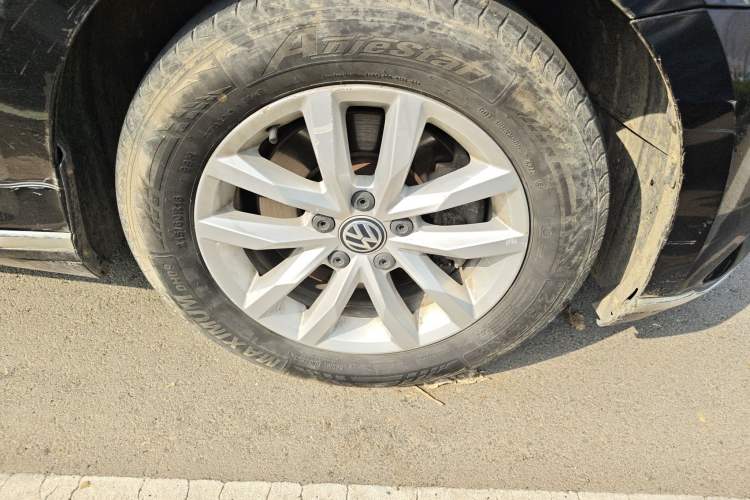 Used Volkswagen Magotan 2017 280TSI DSG Comfort Model Right Front Wheel Hub