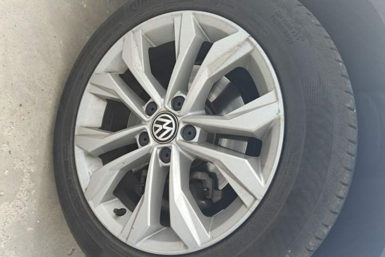 Used Volkswagen Magotan 2017 330TSI DSG Luxury Model Right Front Wheel Hub
