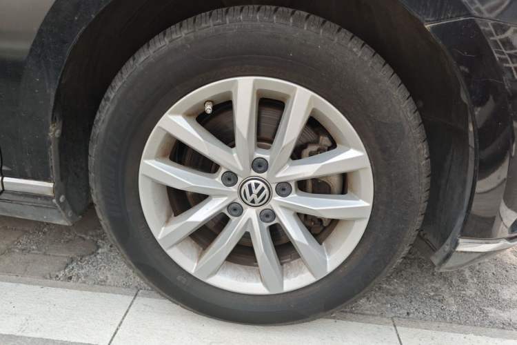 Used Volkswagen Magotan 2017 280TSI DSG Comfort Model Right Front Wheel Hub