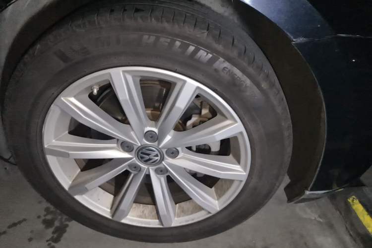 Used Volkswagen Magotan 2017 280TSI DSG Leading Edition Right Front Wheel Hub