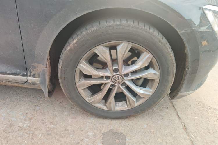 Used Volkswagen Magotan 2017 330TSI DSG Luxury Model Right Front Wheel Hub