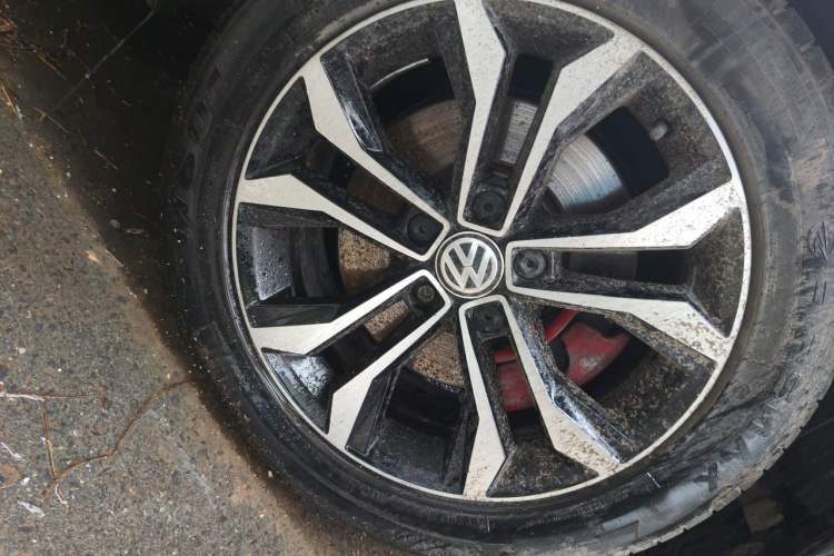 Used Volkswagen Magotan 2017 330TSI DSG Luxury Model Right Front Wheel Hub