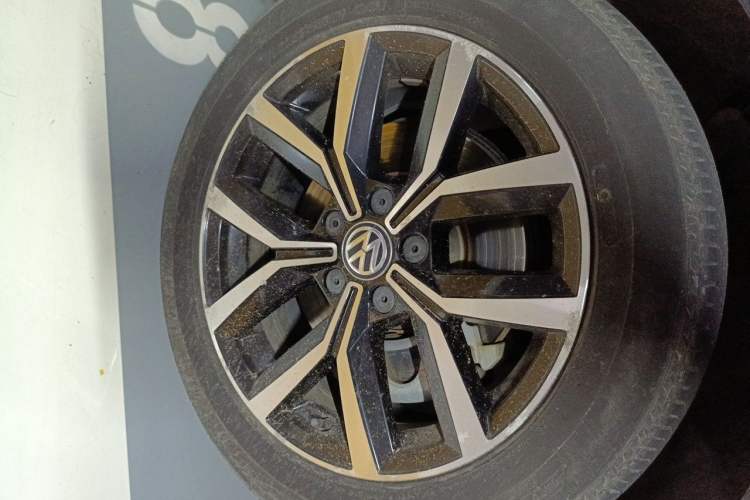 Used Volkswagen Magotan 2017 330TSI DSG Luxury Model Right Front Wheel Hub