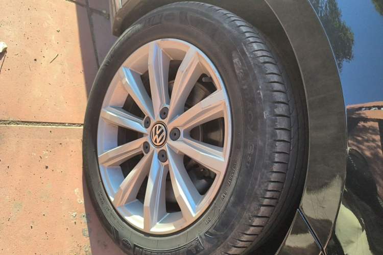 Used Volkswagen Magotan 2017 330TSI DSG Leading Model Right Front Wheel Hub