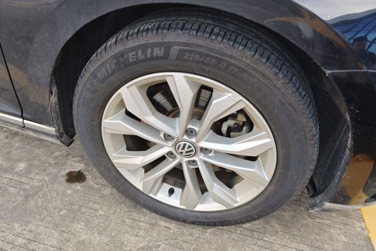 Used Volkswagen Magotan 2017 380TSI DSG Luxury Model Right Front Wheel Hub