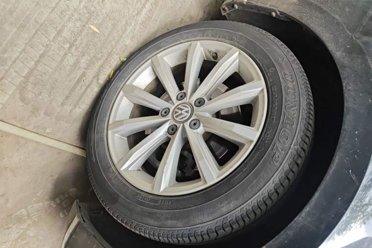 Used Volkswagen Magotan 2017 330TSI DSG Leading Model Right Front Wheel Hub