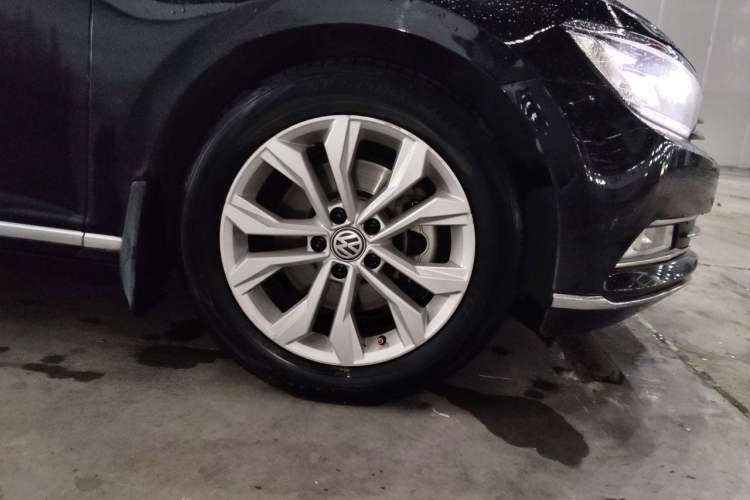 Used Volkswagen Magotan 2017 330TSI DSG Luxury Model Right Front Wheel Hub