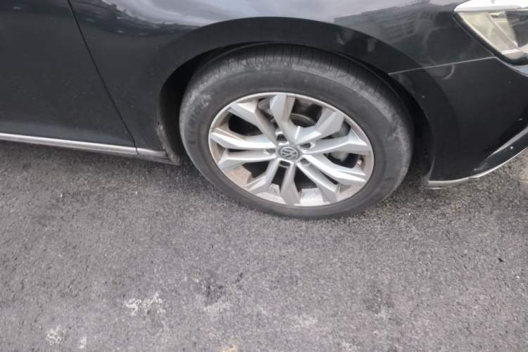Used Volkswagen Magotan 2017 330TSI DSG Luxury Model Right Front Wheel Hub
