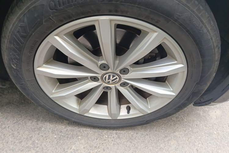 Used Volkswagen Magotan 2017 330TSI DSG Leading Model Right Front Wheel Hub
