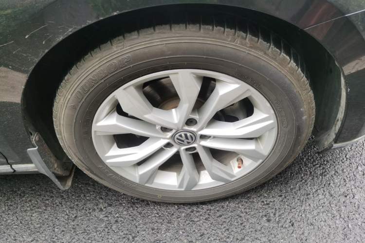 Used Volkswagen Magotan 2017 330TSI DSG Luxury Model Right Front Wheel Hub