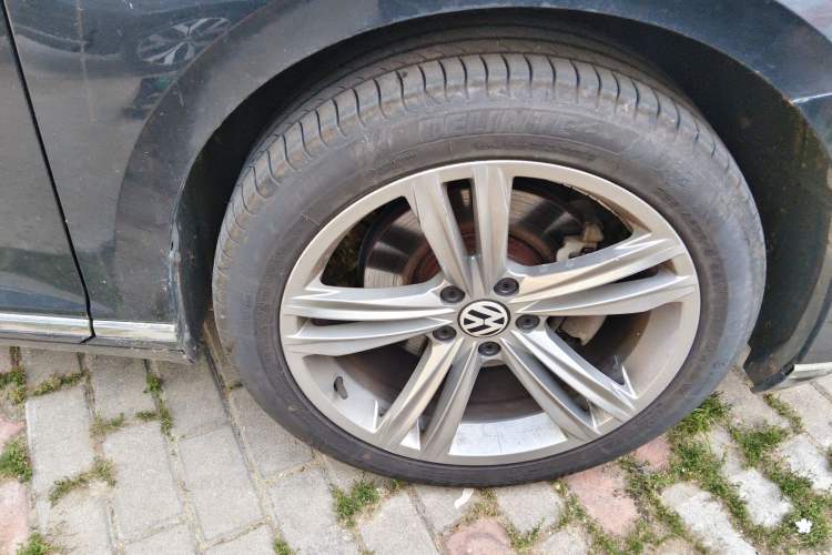 Used Volkswagen Magotan 2017 330TSI DSG Leading Model Right Front Wheel Hub