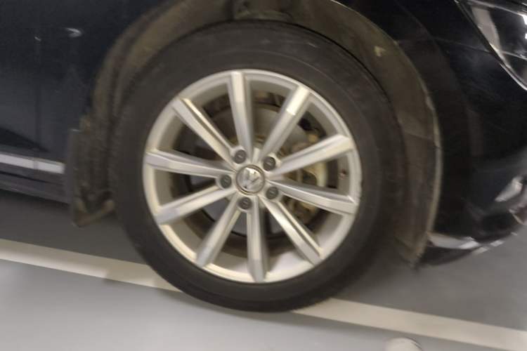 Used Volkswagen Magotan 2017 330TSI DSG Leading Model Right Front Wheel Hub