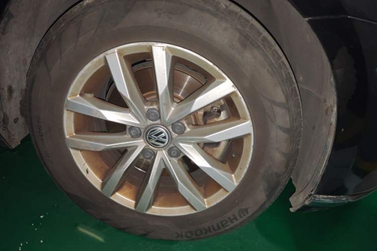 Used Volkswagen Magotan 2017 280TSI DSG Comfort Model Right Front Wheel Hub