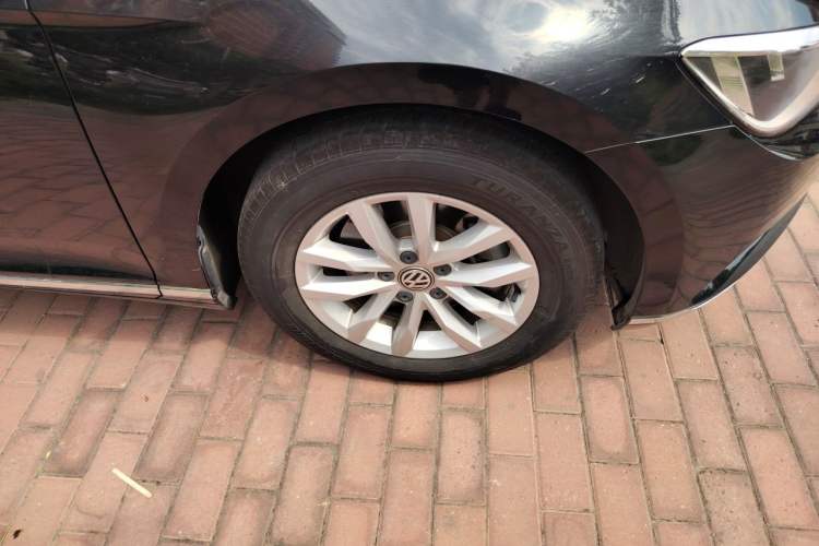 Used Volkswagen Magotan 2017 280TSI DSG Comfort Model Right Front Wheel Hub