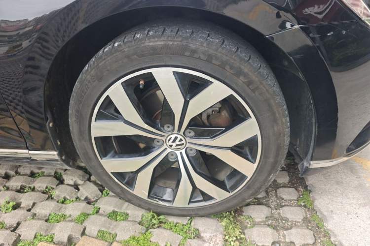 Used Volkswagen Magotan 2017 330TSI DSG Luxury Model Right Front Wheel Hub