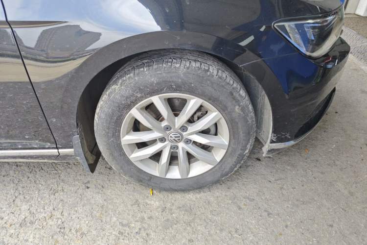 Used Volkswagen Magotan 2017 280TSI DSG Comfort Model Right Front Wheel Hub