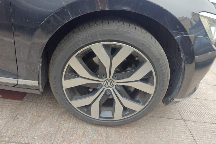Used Volkswagen Magotan 2017 330TSI DSG Luxury Model Right Front Wheel Hub